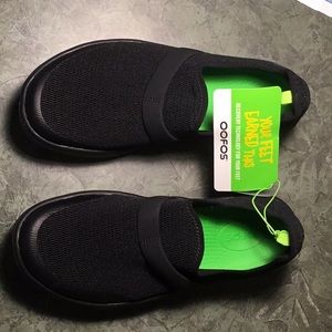 Oofos women size 7 black